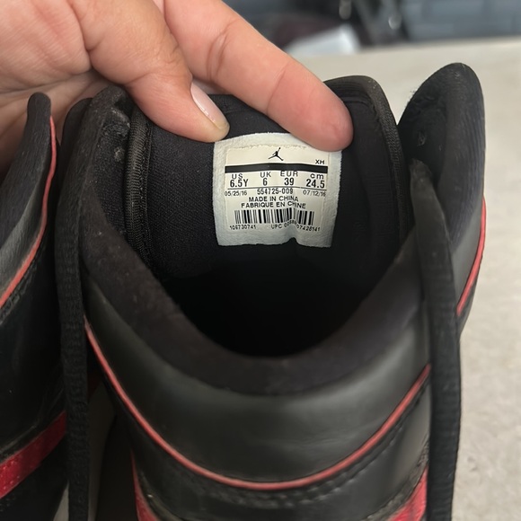 Jordan 1 Retro Mid black Gym Red Sneaker - Picture 3 of 8